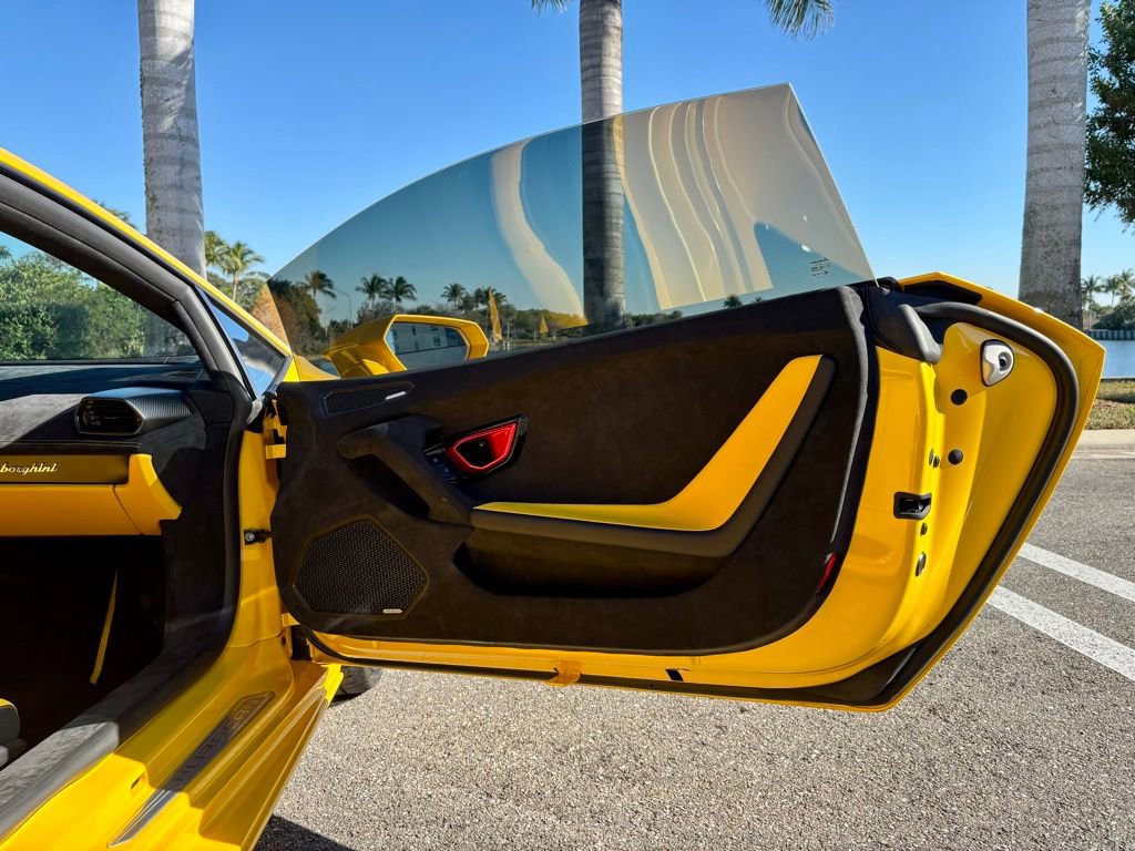 Used 2023 Lamborghini Huracan Tecnica image 19