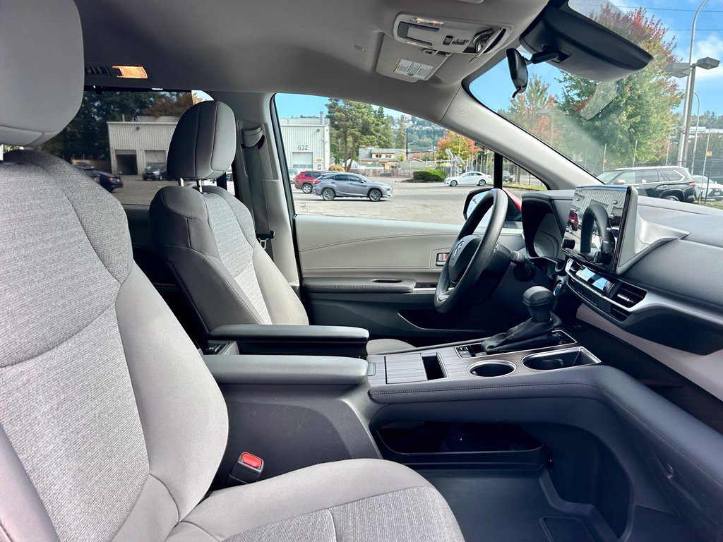 Certified 2024 Toyota Sienna LE AWD/4WD image 18