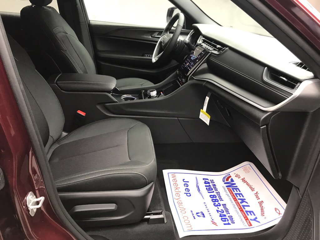 New 2026 Jeep Grand Cherokee Laredo image 18