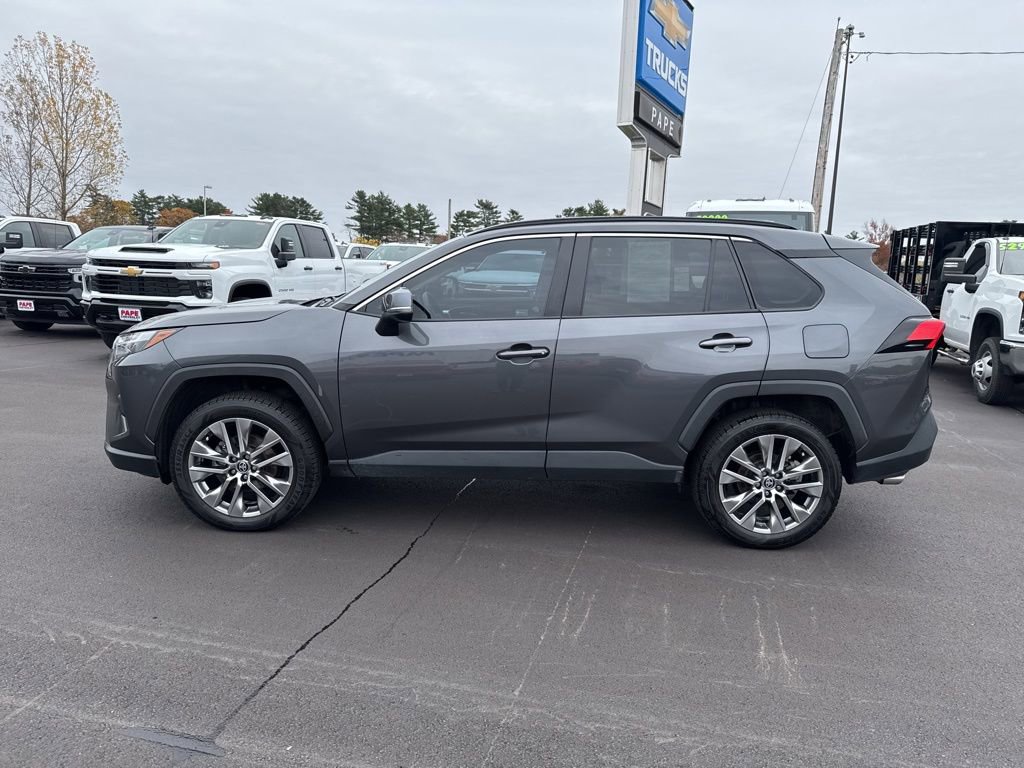 Used 2022 Toyota RAV4 XLE Premium image 7