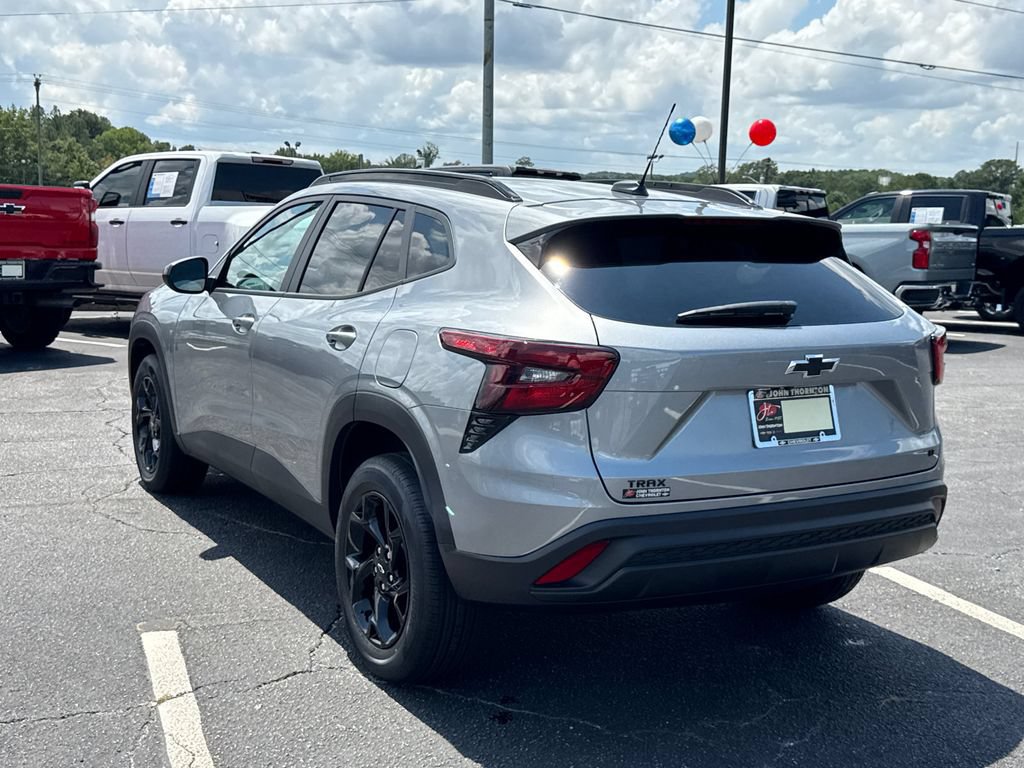 New 2026 Chevrolet Trax LT w/ Midnight Edition FWD image 8