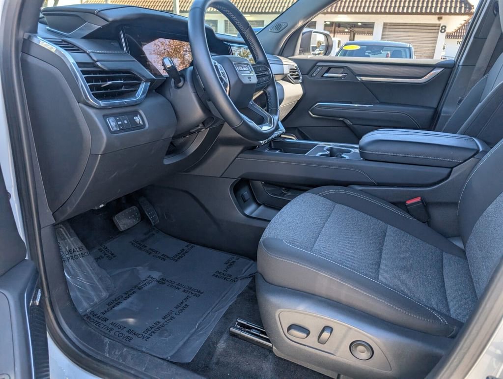 Used 2025 GMC Acadia Elevation image 12