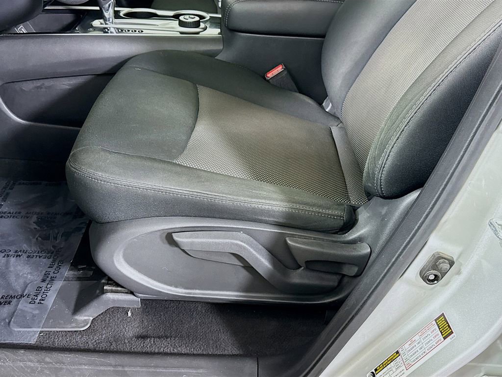 Used 2020 Nissan Pathfinder S image 24