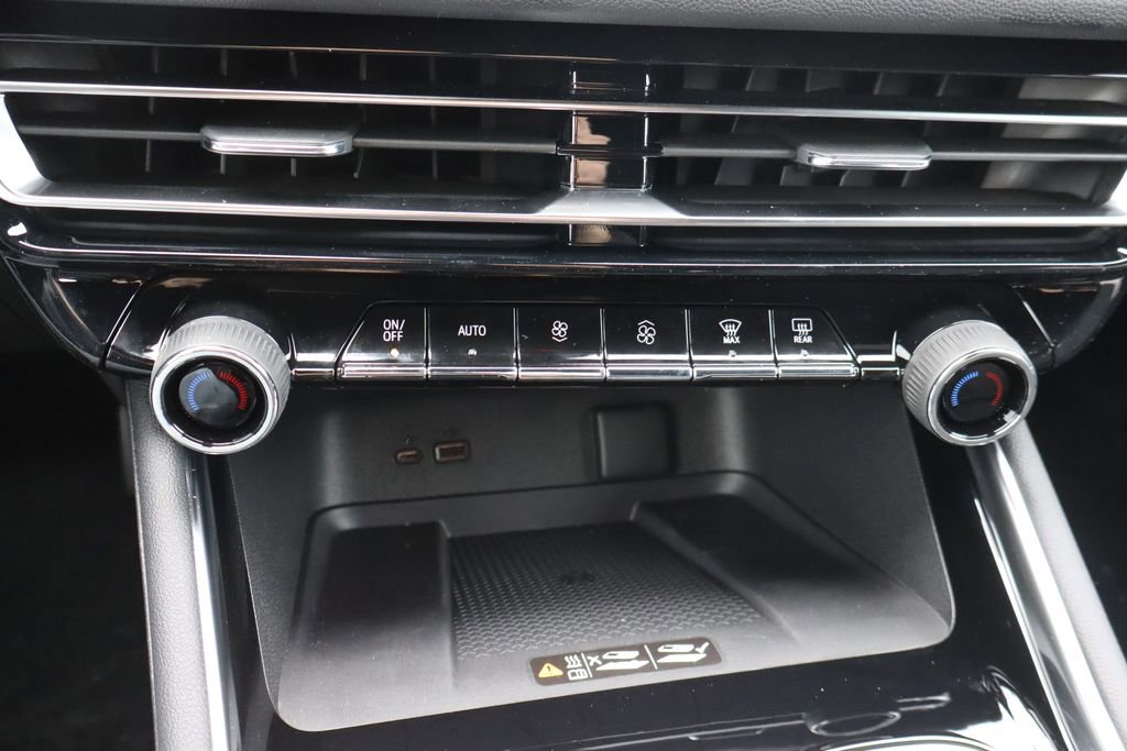 New 2026 Chevrolet Traverse LT image 12