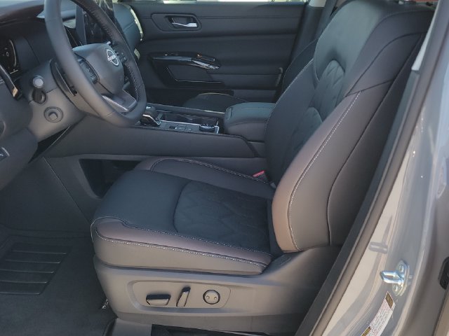 New 2026 Nissan Pathfinder Platinum AWD/4WD image 6