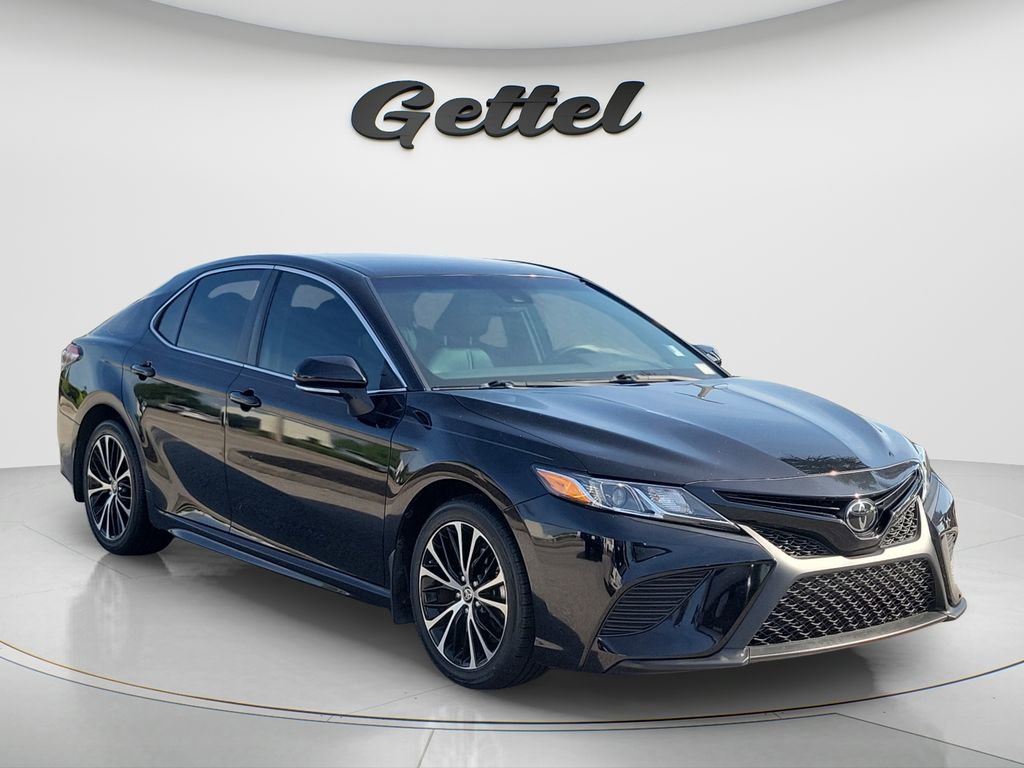 Certified 2020 Toyota Camry SE w/ Convenience Package image 2
