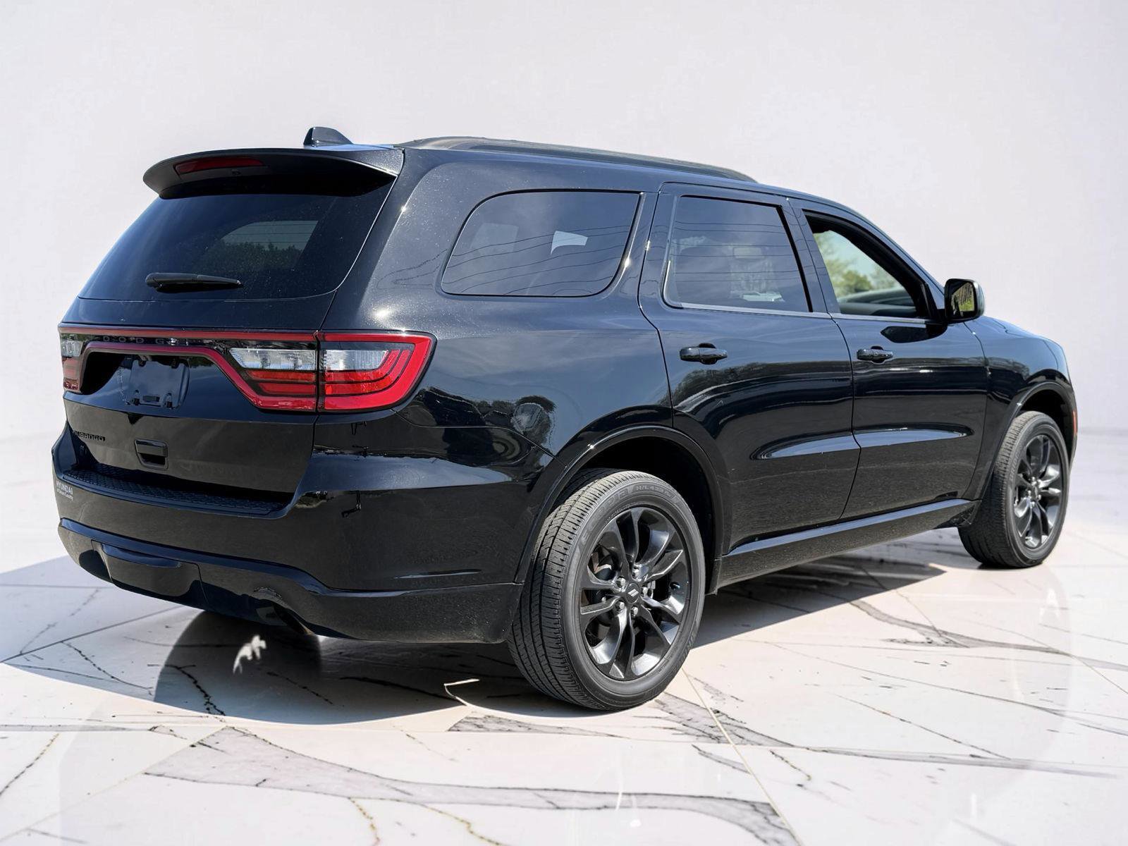 Used 2024 Dodge Durango SXT w/ SXT Blacktop Group image 2