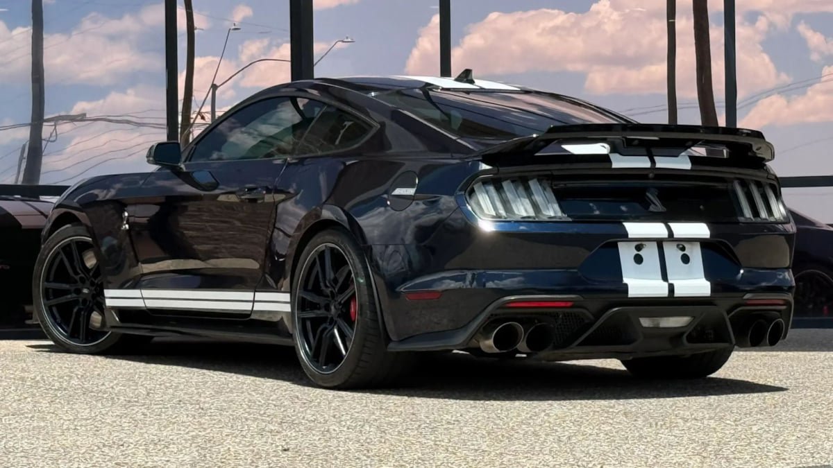 Used 2021 Ford Mustang Shelby GT500 w/ Technology Package RWD image 7