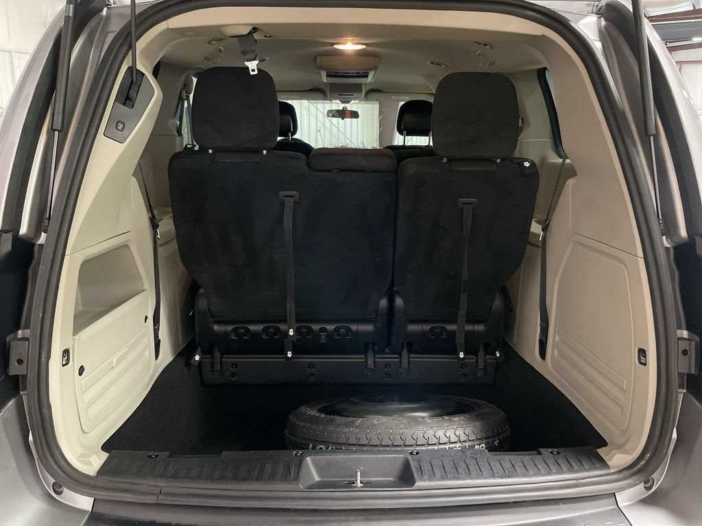 Used 2016 Dodge Grand Caravan SXT w/ Rear Park Assist Package FWD image 23