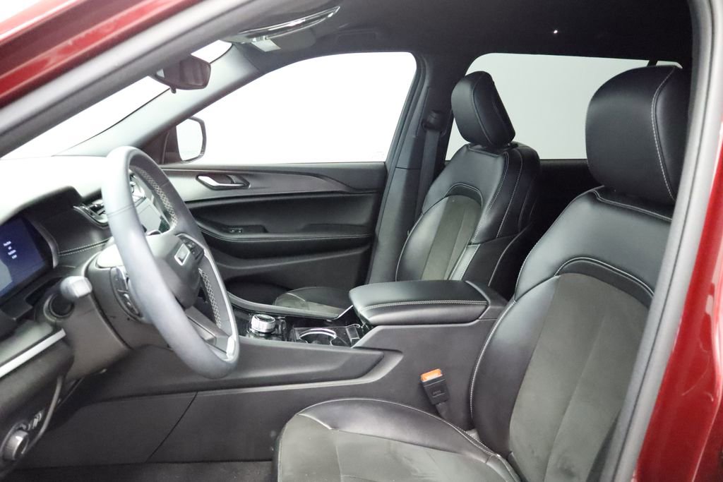 Used 2023 Jeep Grand Cherokee L Laredo image 27