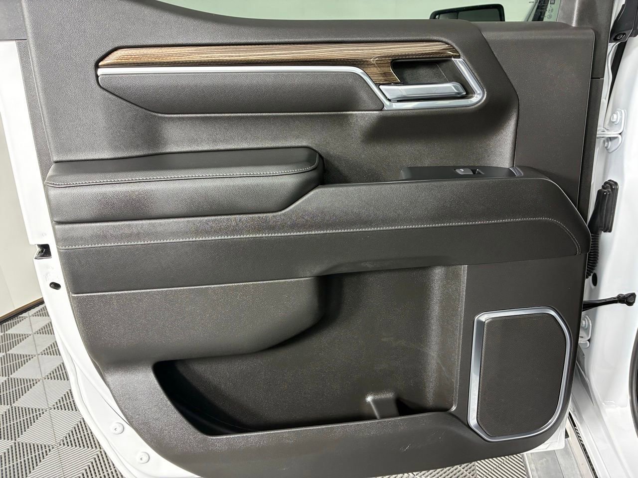 Used 2023 Chevrolet Silverado 1500 LT image 23