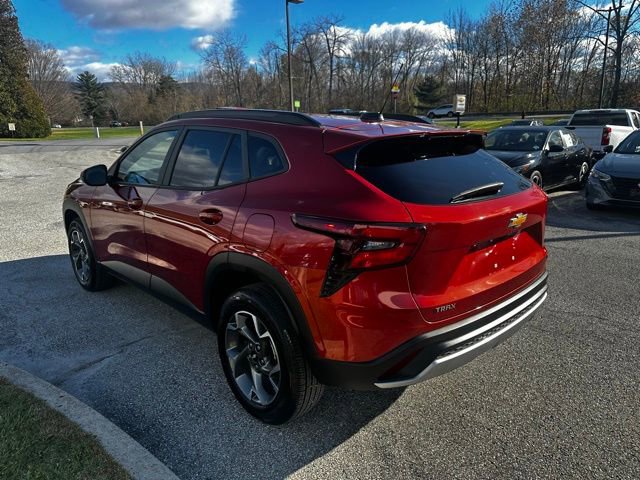 Used 2024 Chevrolet Trax LT w/ Driver Confidence Package image 5