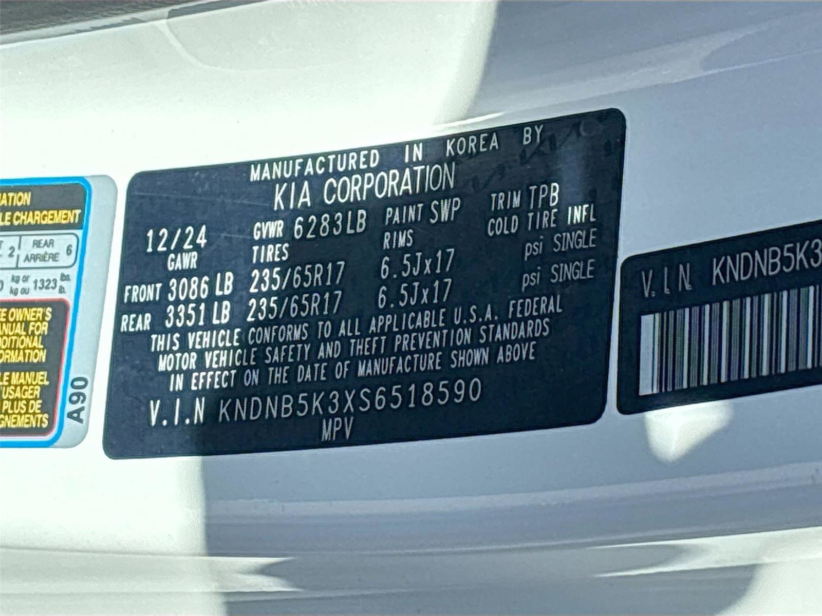 Used 2025 Kia Carnival FWD image 37