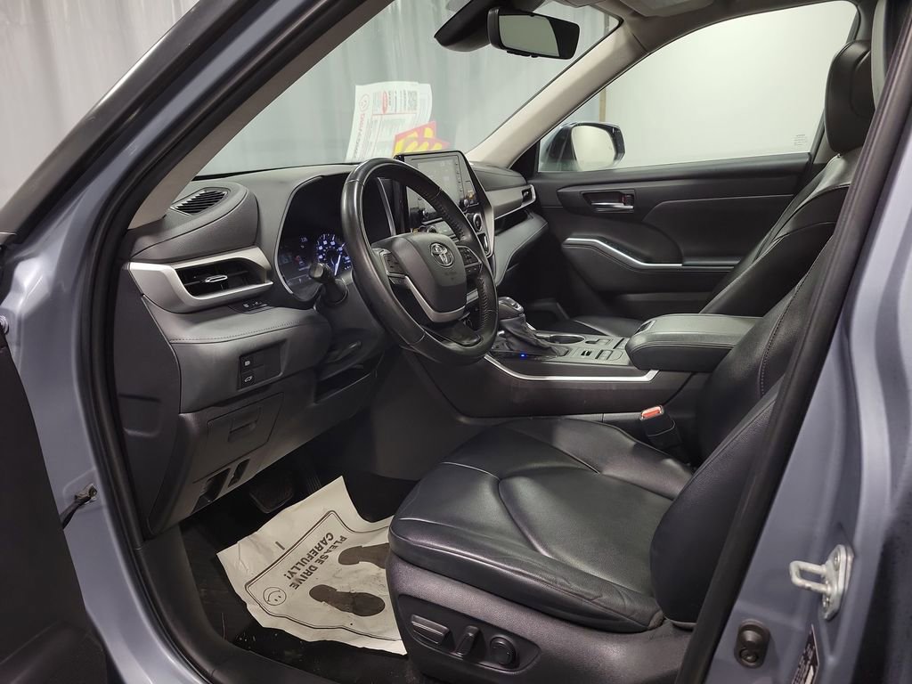 Used 2022 Toyota Highlander XLE image 12
