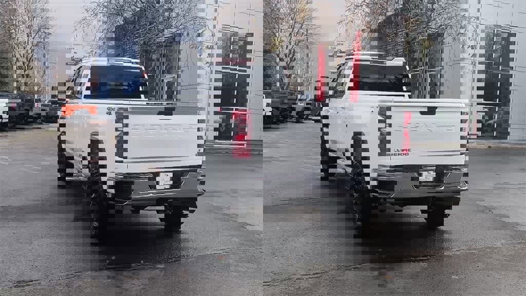 Used 2024 Chevrolet Silverado 3500 LT image 7