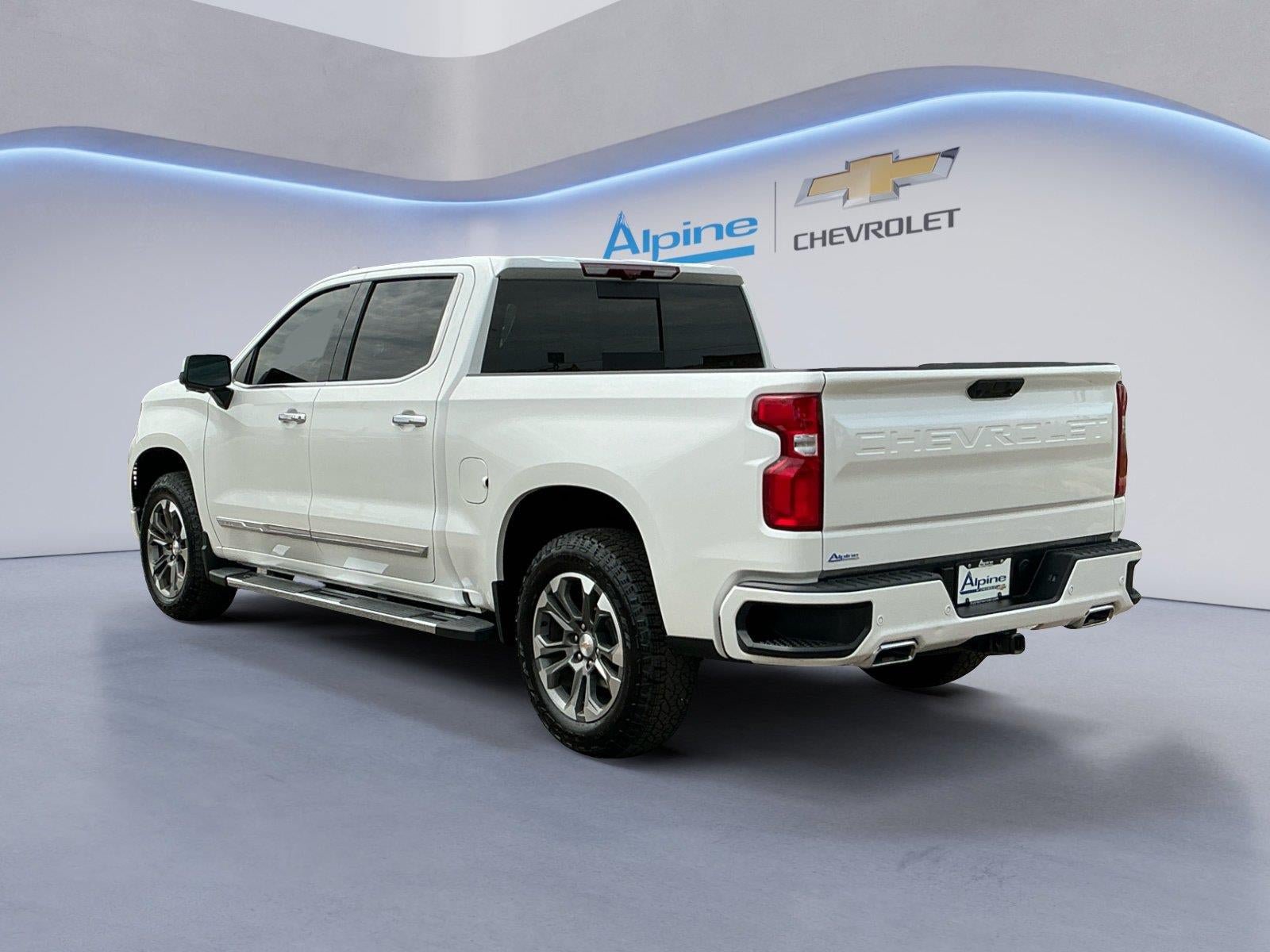Certified 2025 Chevrolet Silverado 1500 High Country w/ Technology Package AWD/4WD image 3