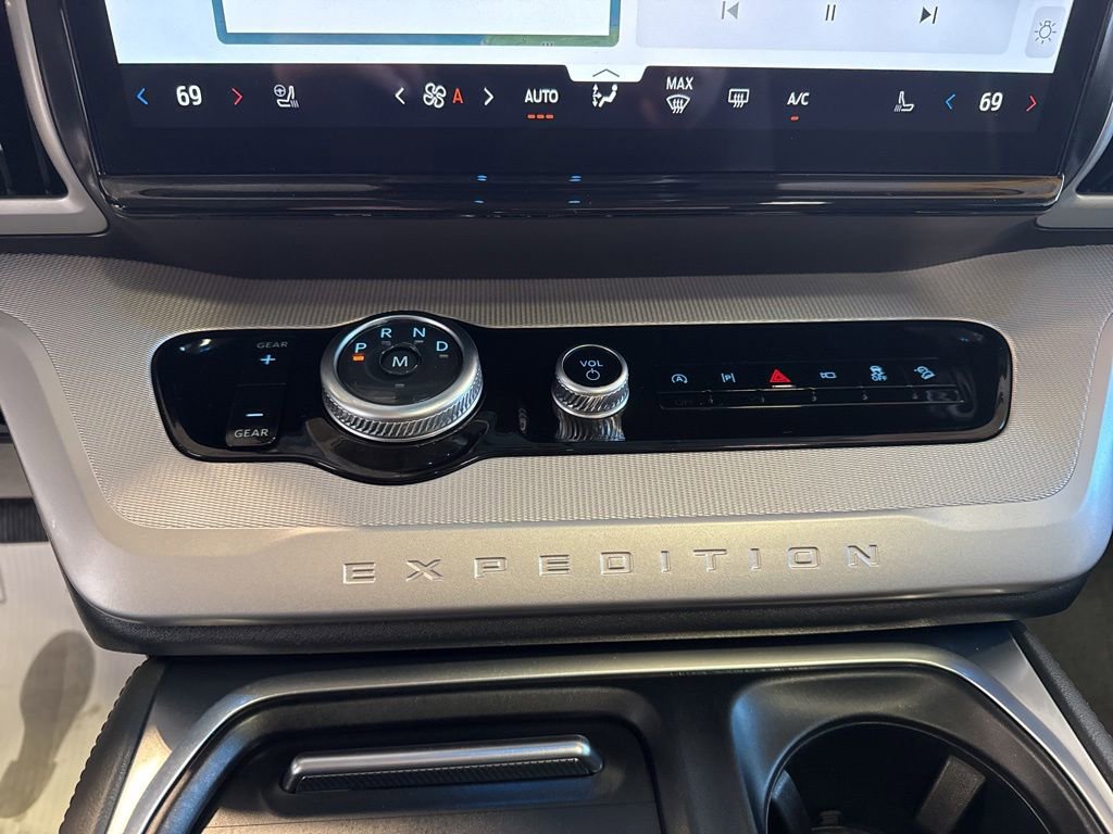 Used 2025 Ford Expedition Max Active AWD/4WD image 15