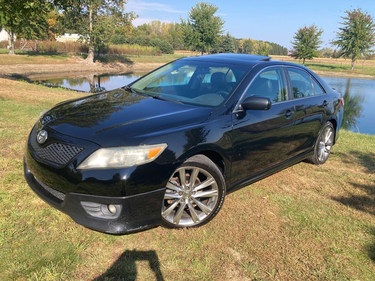 Used 2011 Toyota Camry XLE image 1