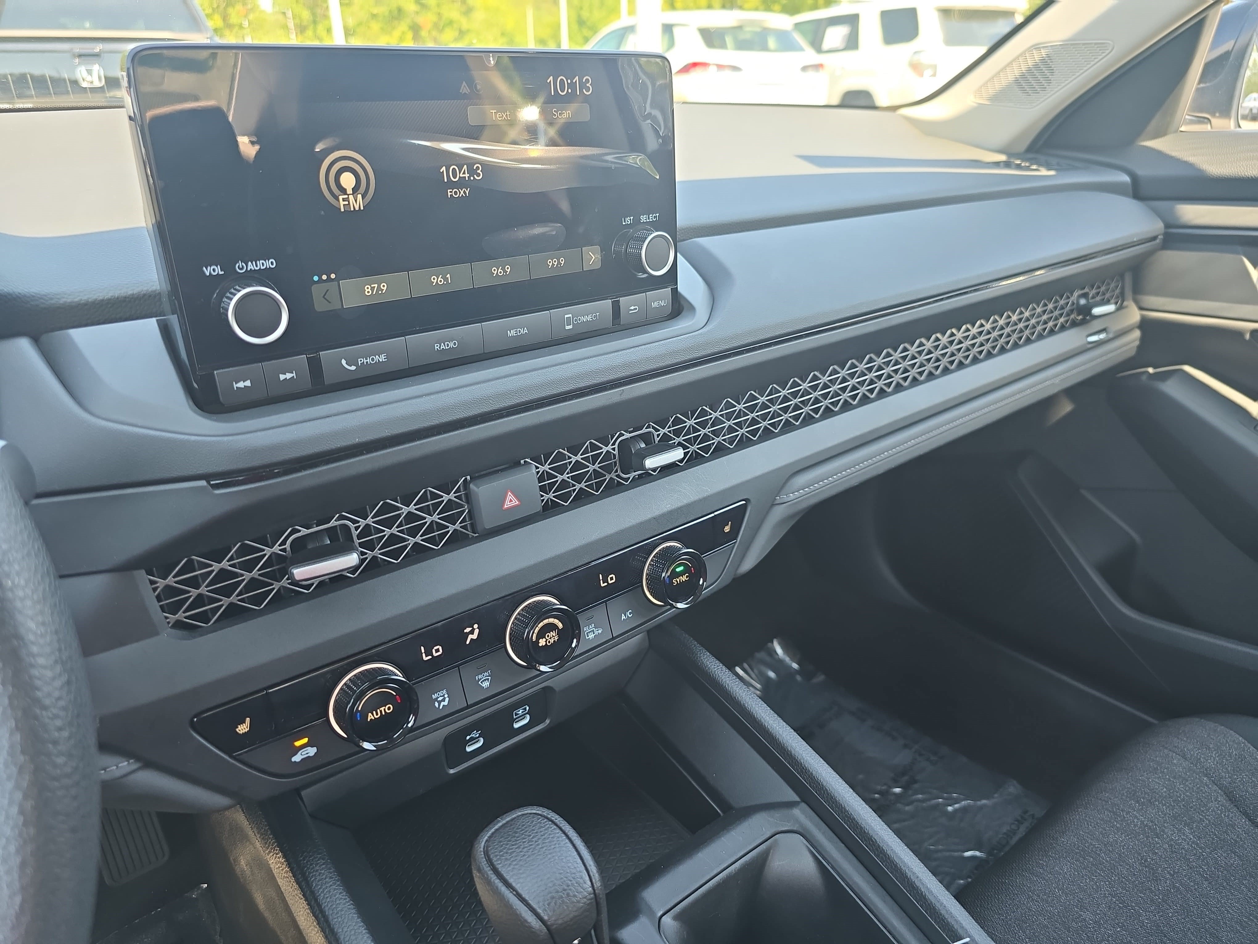 Used 2025 Honda Accord SE image 19
