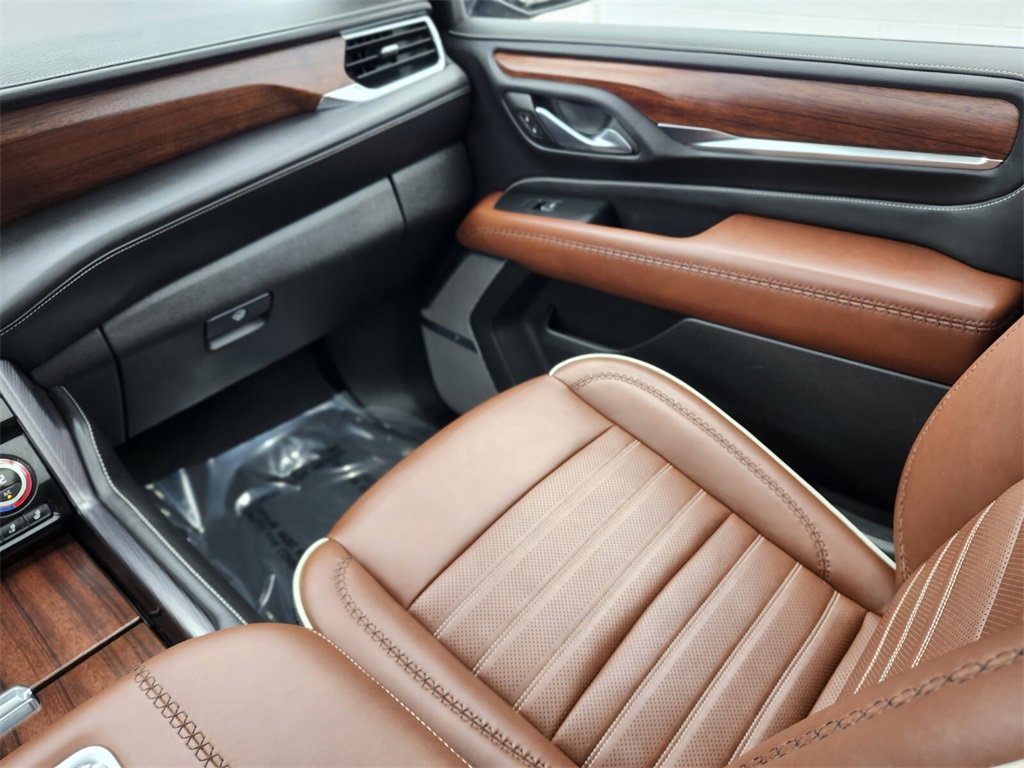 Used 2023 GMC Yukon Denali Ultimate image 13