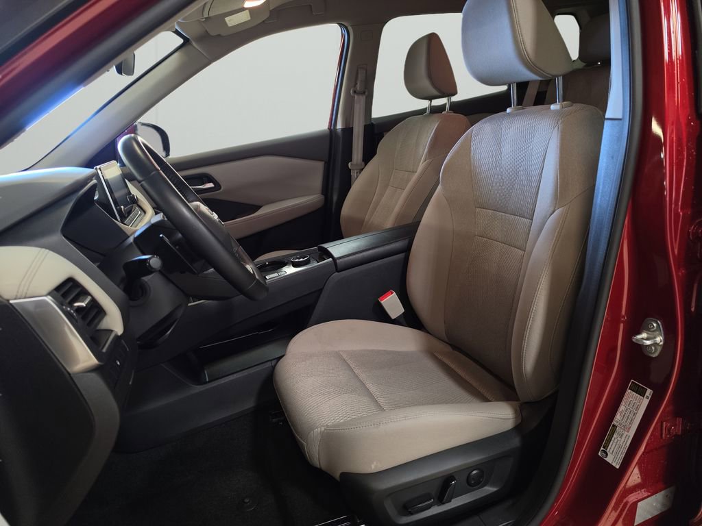 Used 2025 Nissan Rogue SV AWD/4WD image 11