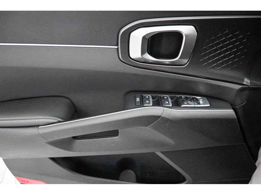 Certified 2025 Kia Sorento LX image 15