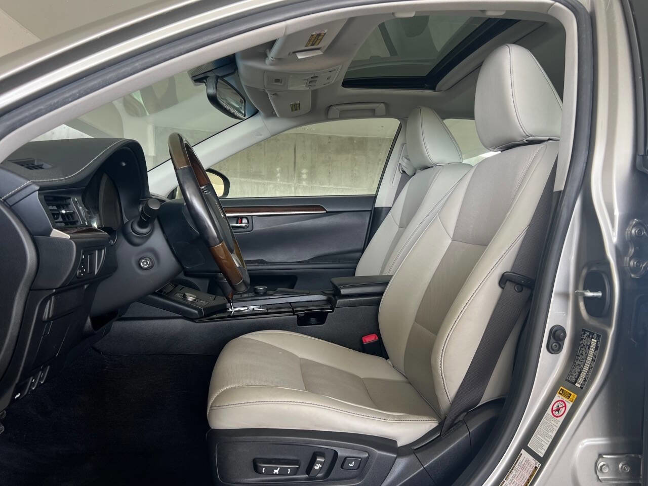 Used 2015 Lexus ES 350 w/ Premium Package FWD image 17