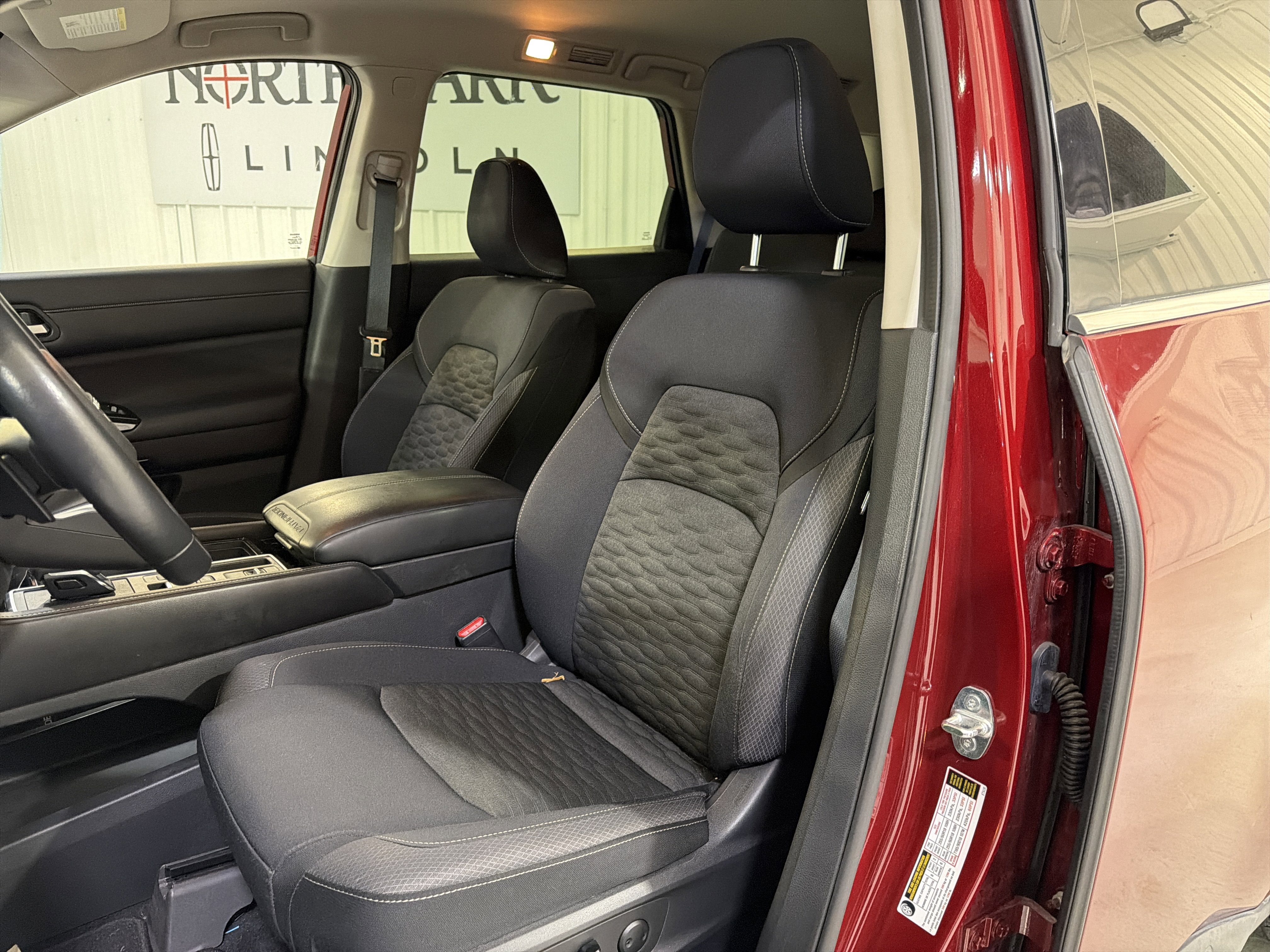 Used 2022 Nissan Pathfinder SV image 9