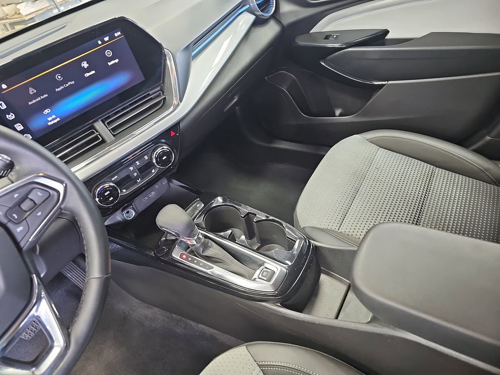 Used 2025 Chevrolet Trax LT w/ LT Convenience Package FWD image 23