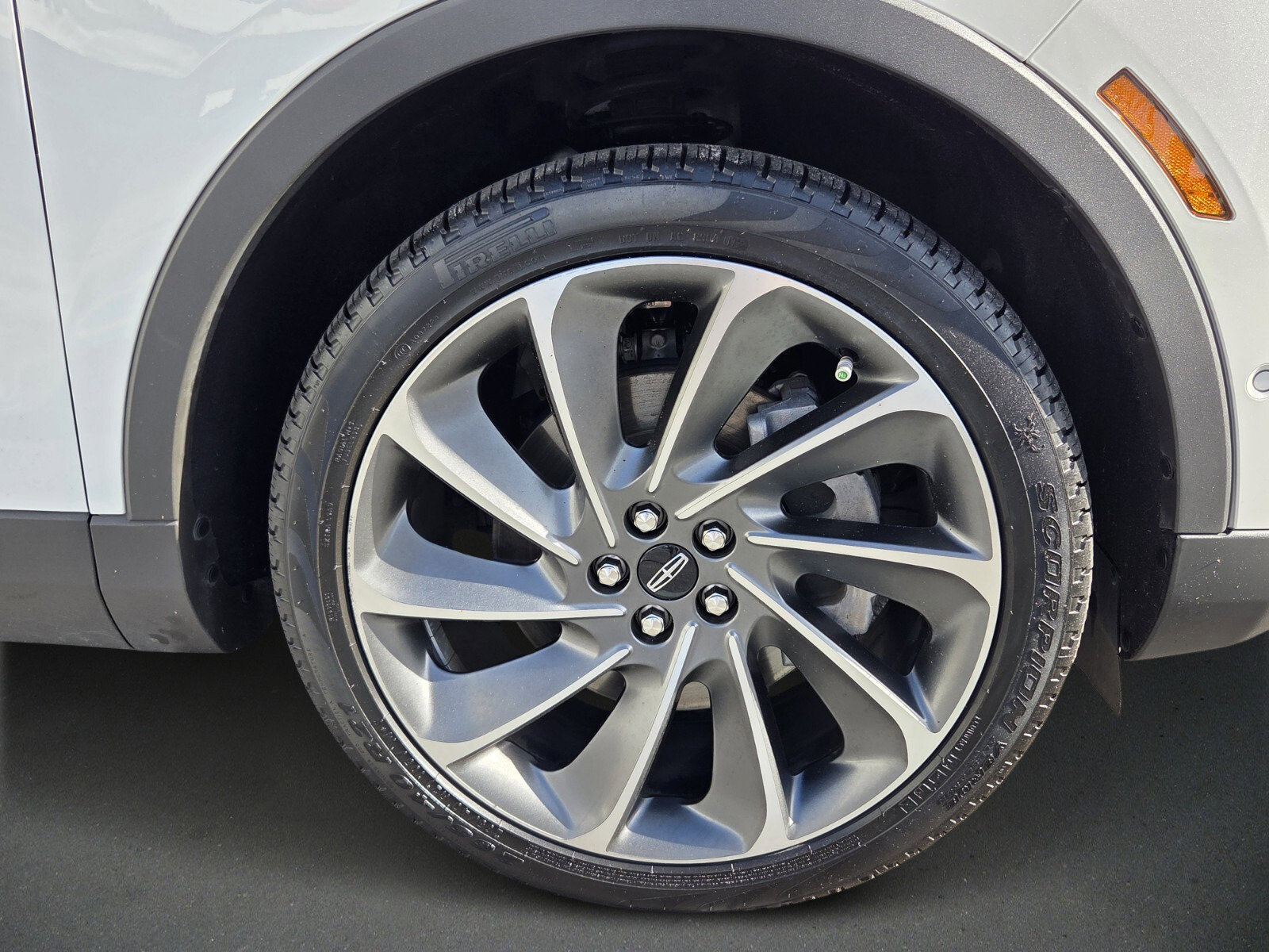 Used 2021 Lincoln Nautilus Reserve w/ Equipment Group 202A image 9