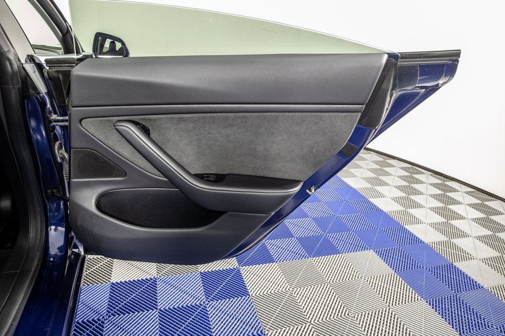 Used 2018 Tesla Model 3 Long Range image 16