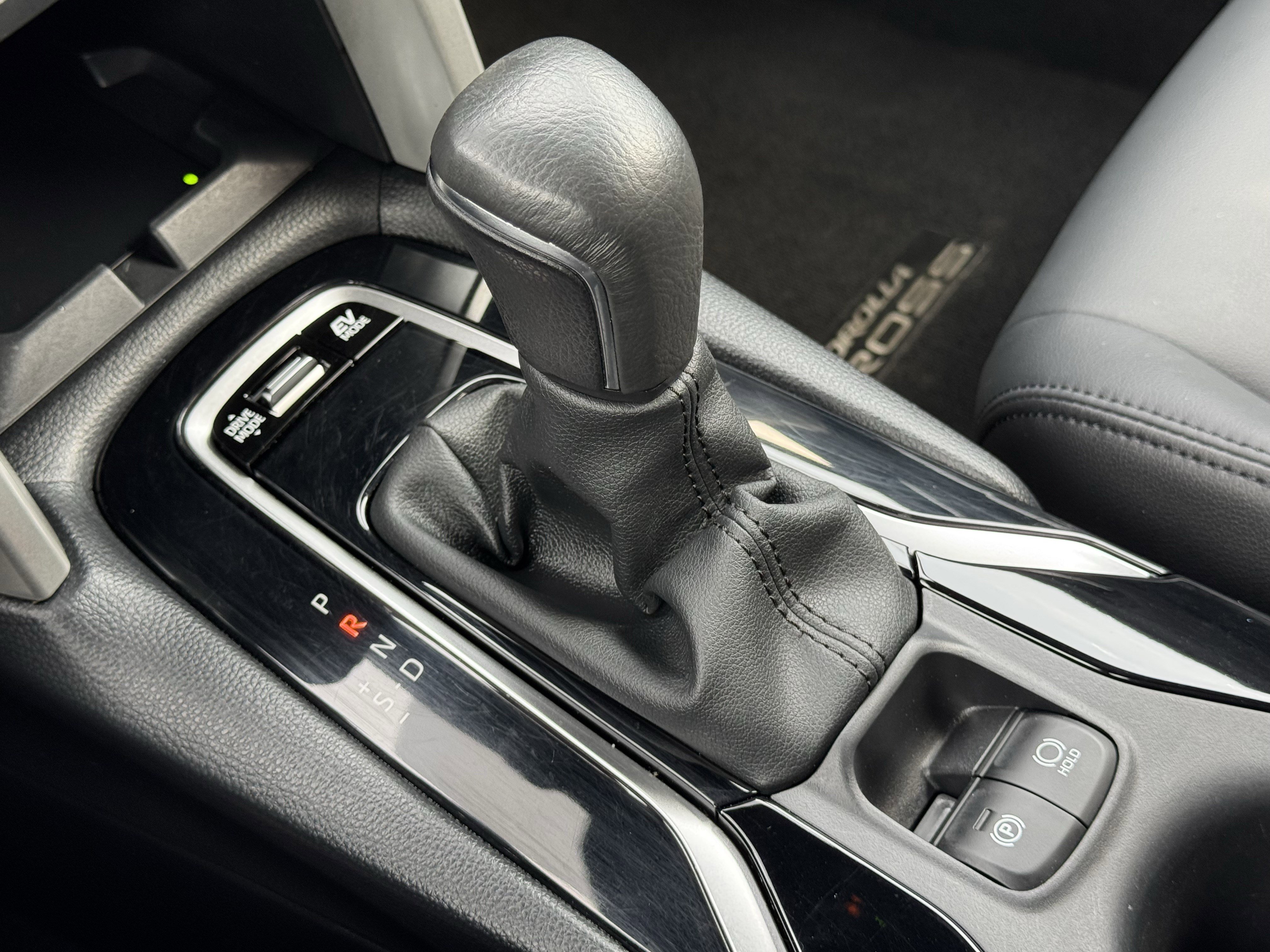 Used 2024 Toyota Corolla Cross XSE w/ Convenience Package image 31