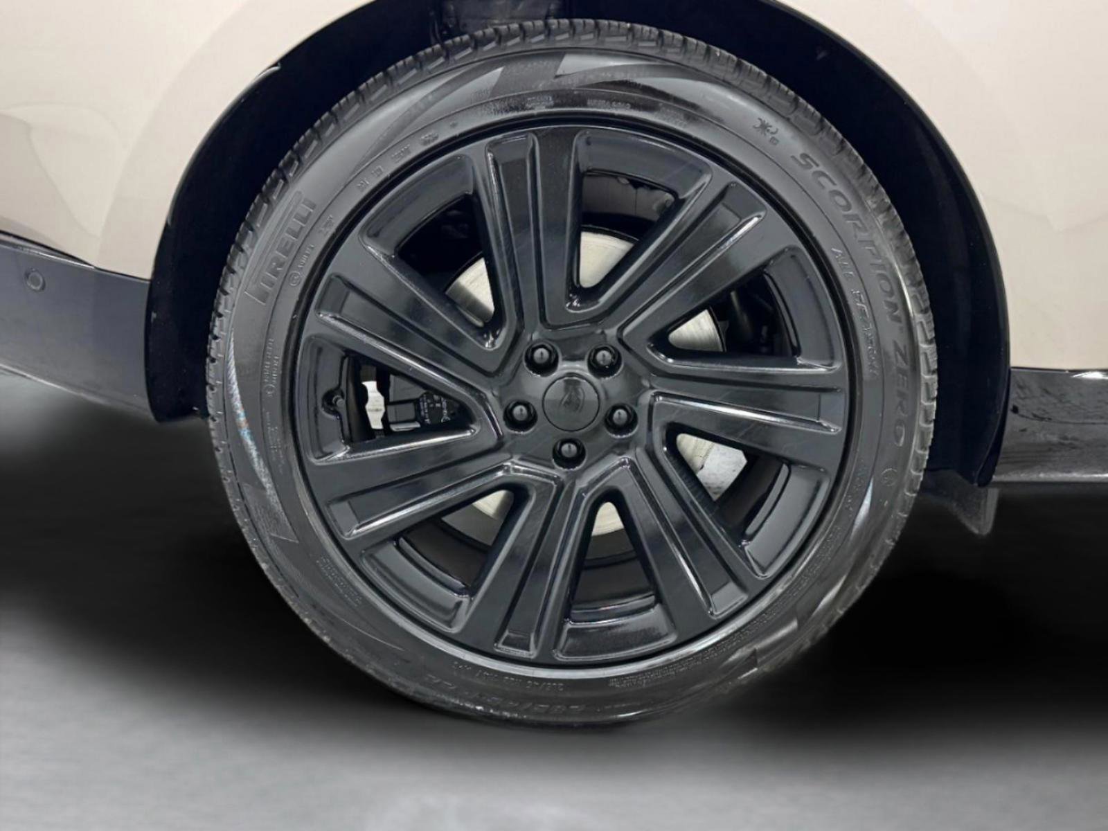 Used 2023 Land Rover Range Rover SE image 8