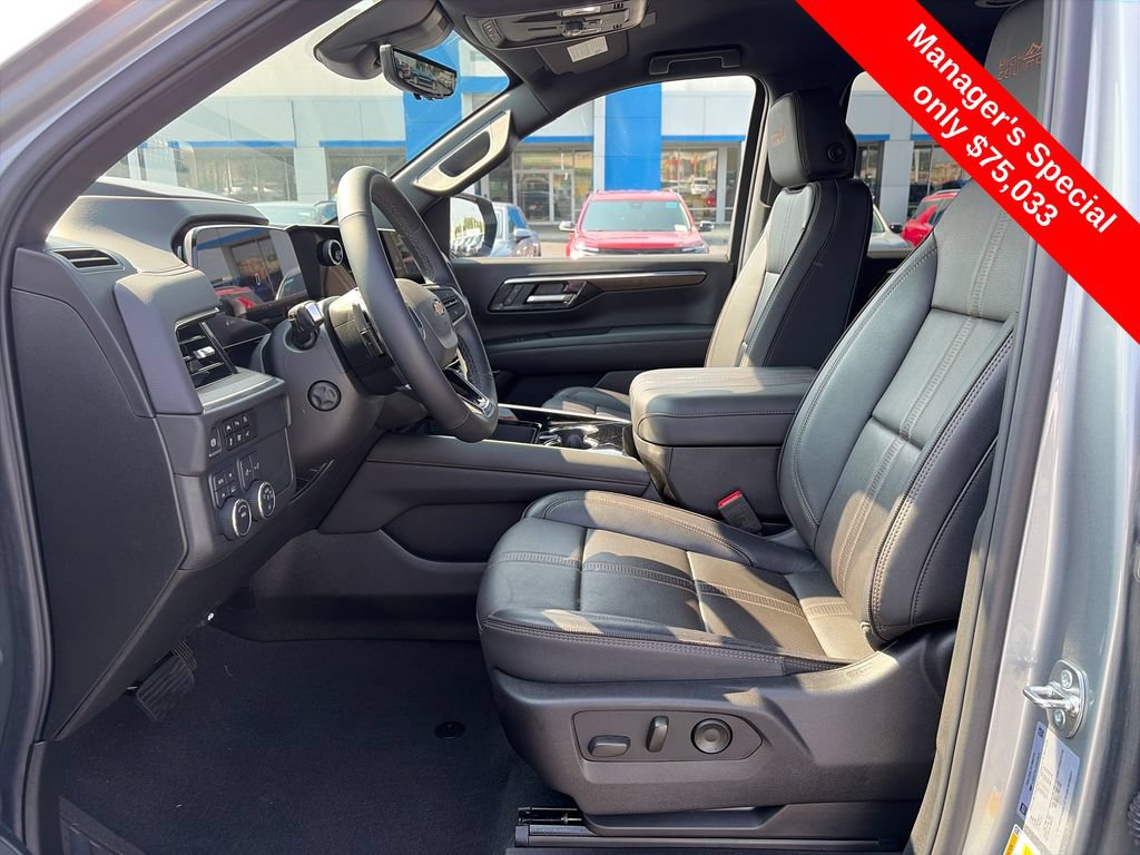 Used 2025 Chevrolet Tahoe High Country AWD/4WD image 16