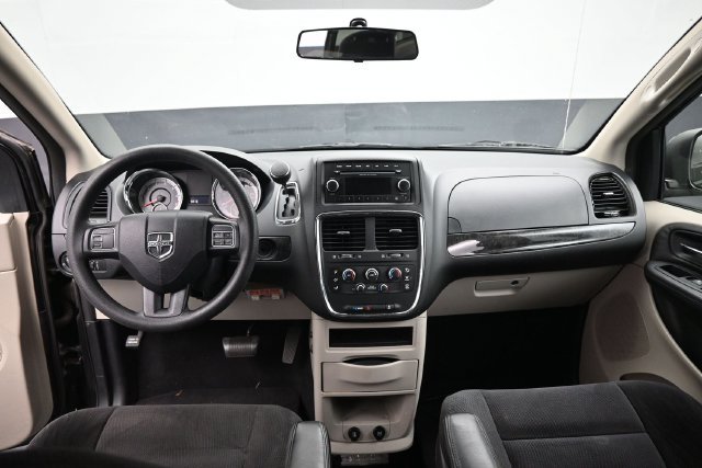 Used 2014 Dodge Grand Caravan SXT FWD image 21
