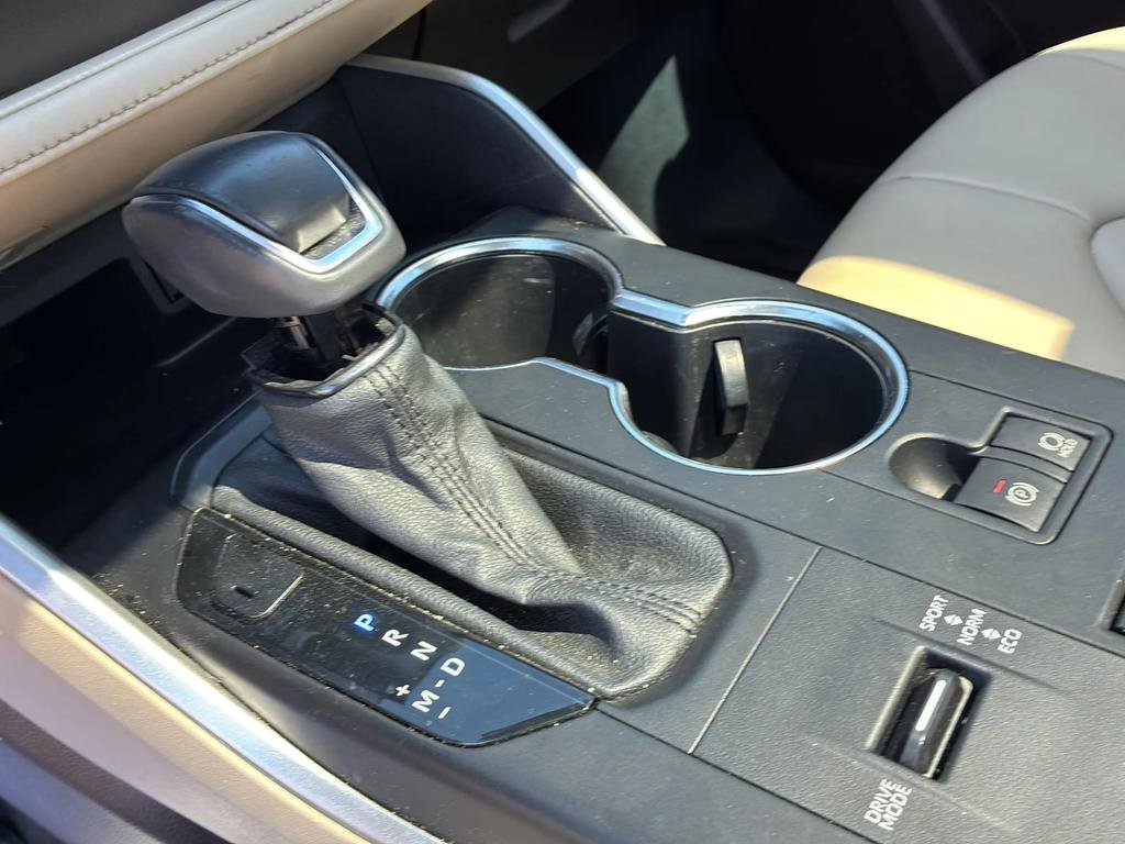 Used 2021 Toyota Highlander XLE FWD image 23