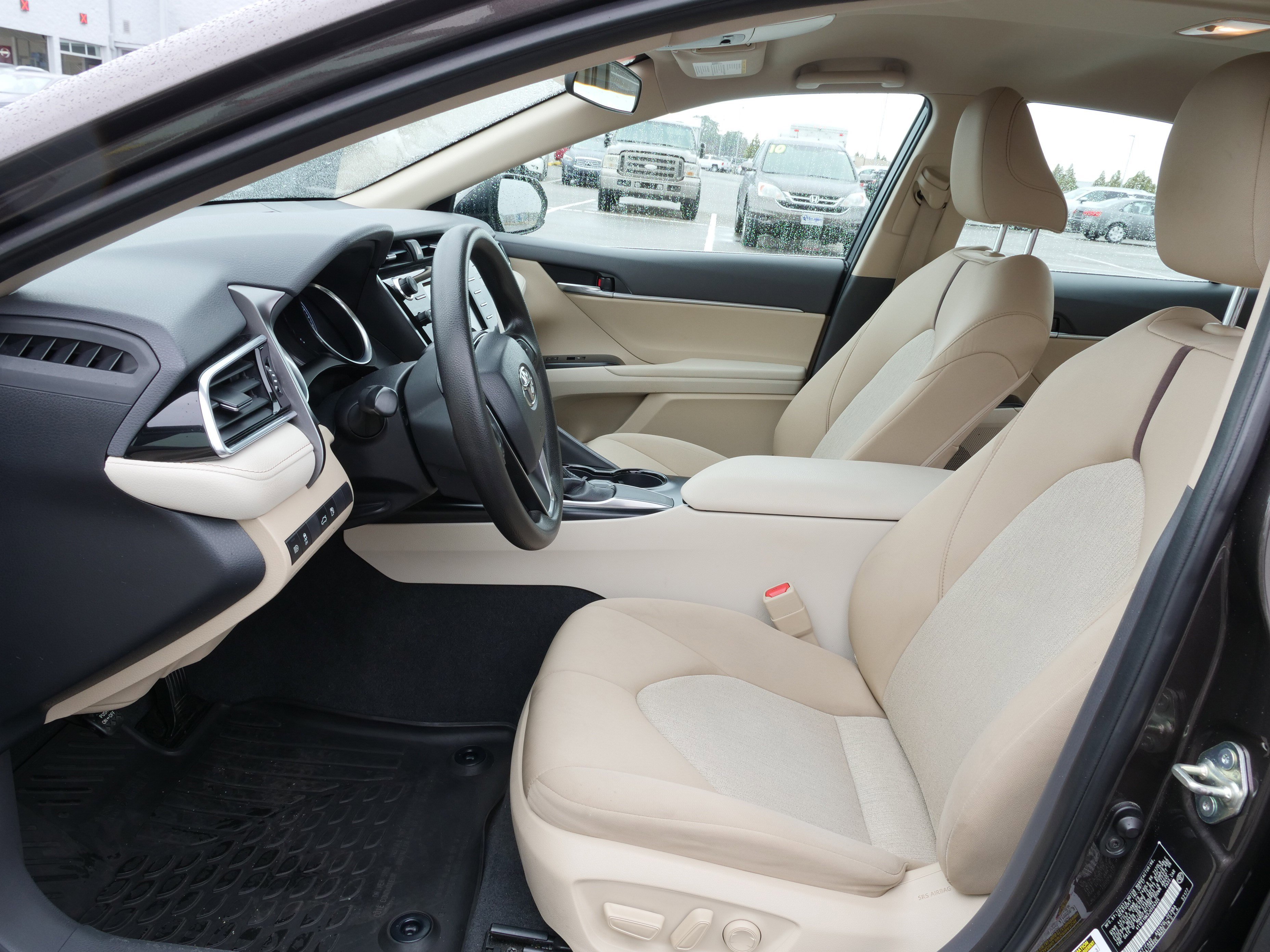 Used 2018 Toyota Camry LE image 16