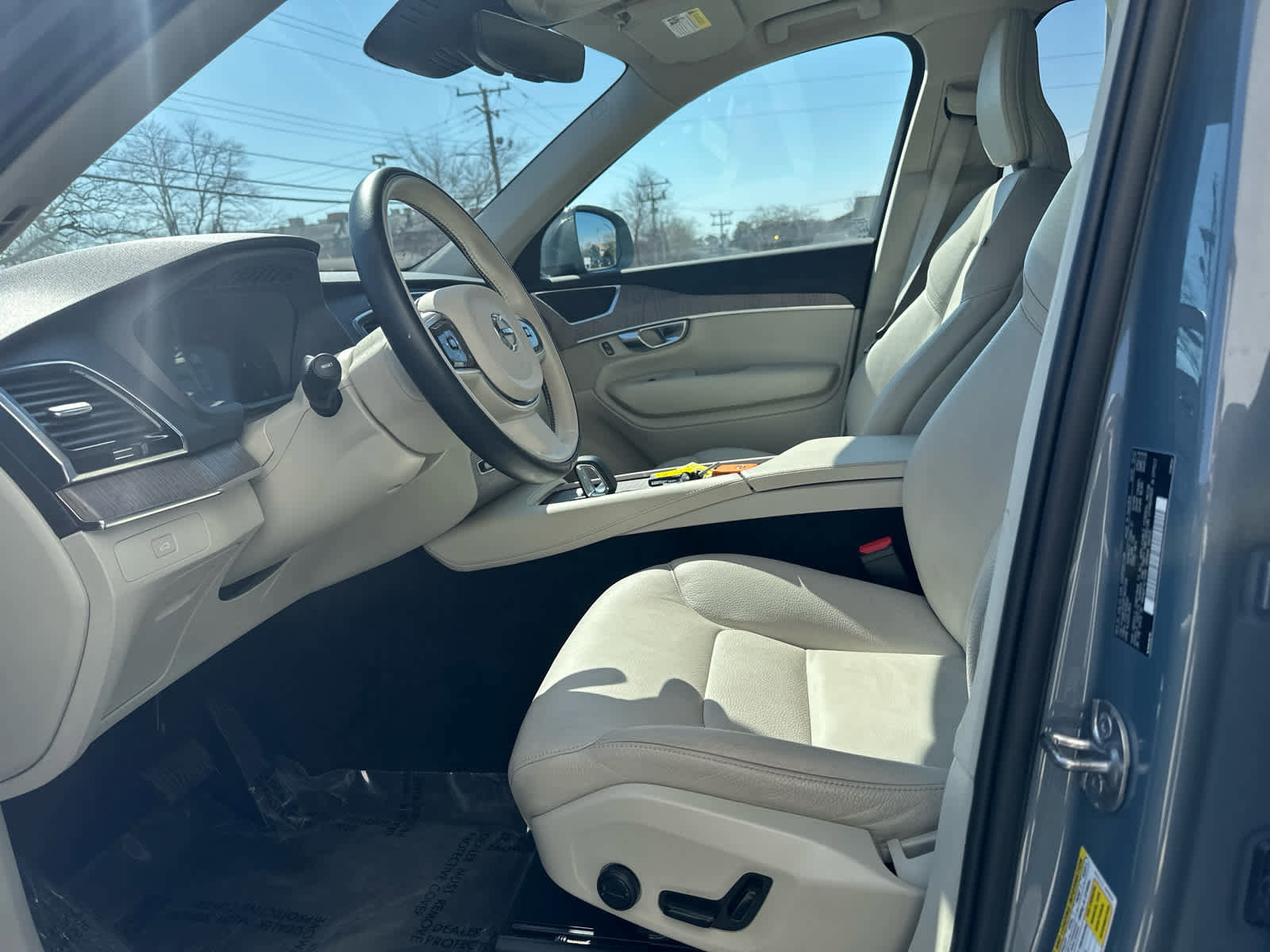 Used 2023 Volvo XC90 B6 Plus image 16