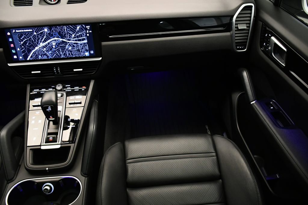 Used 2022 Porsche Cayenne image 24