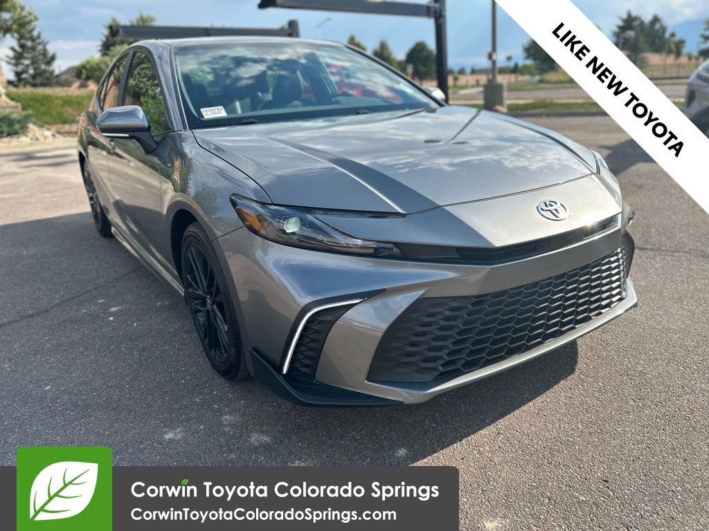 Used 2025 Toyota Camry SE image 1