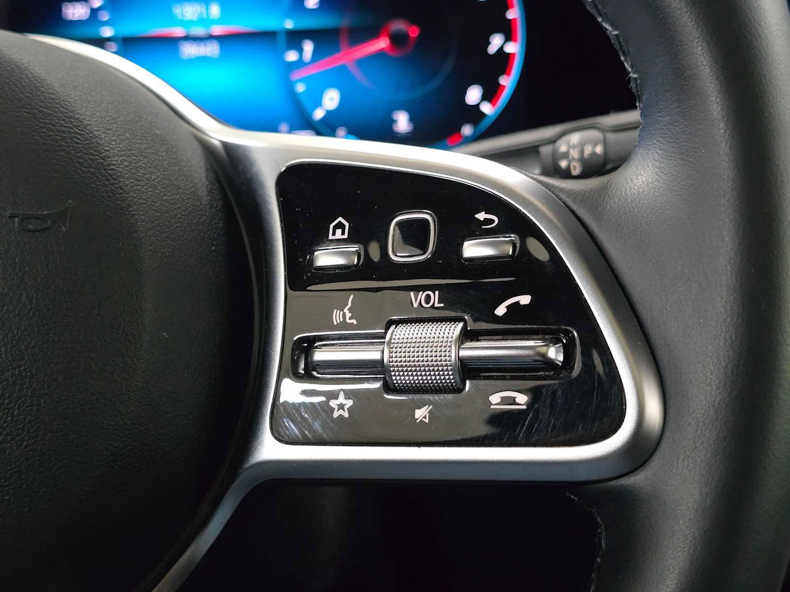Used 2023 Mercedes-Benz GLB 250 4MATIC image 27