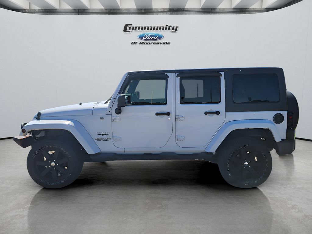 Used 2012 Jeep Wrangler Unlimited Sahara w/ Dual Top Group AWD/4WD image 5