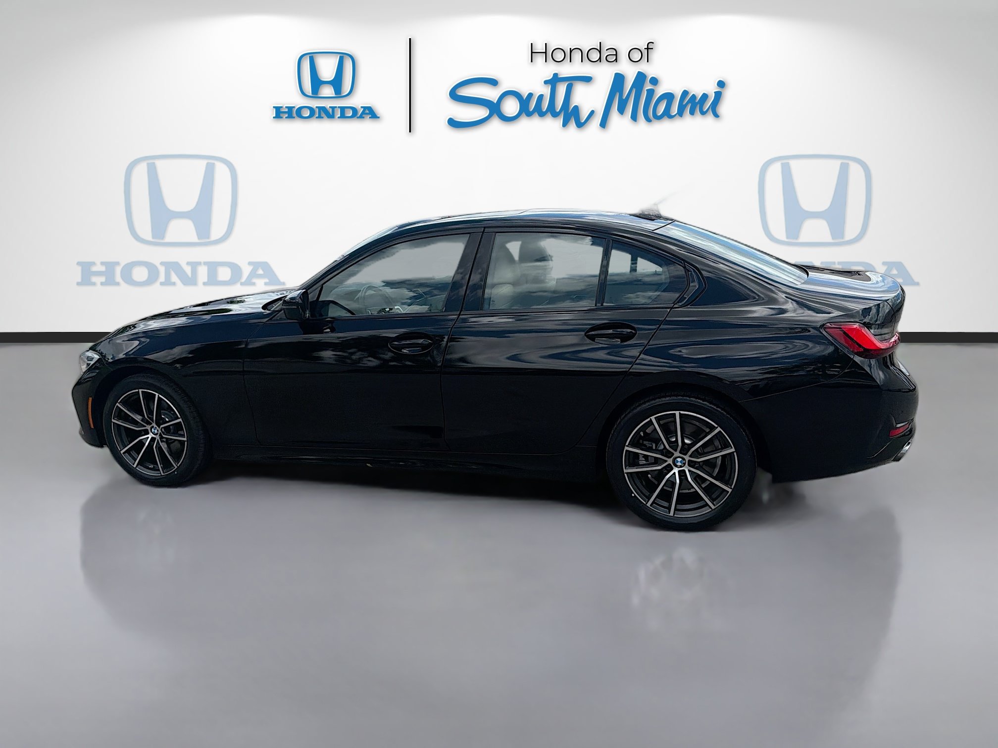 Used 2022 BMW 330i Sedan w/ Driving Assistance Package RWD image 4