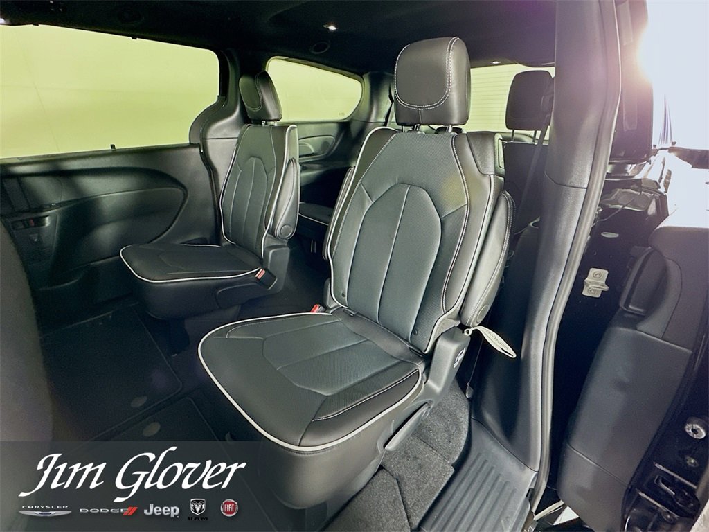 New 2026 Chrysler Pacifica Limited w/ S Appearance Package image 16