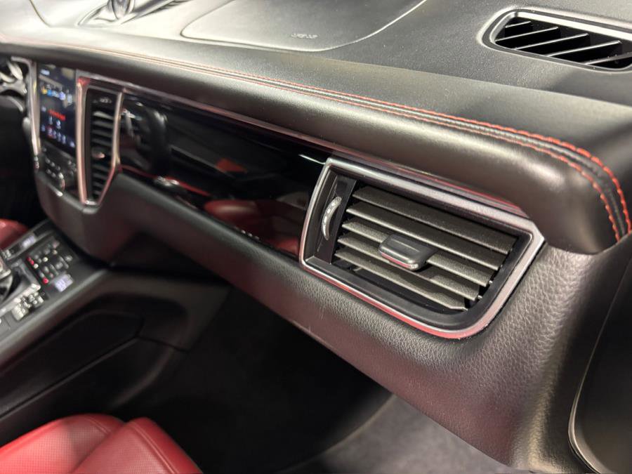 Used 2018 Porsche Macan GTS image 16
