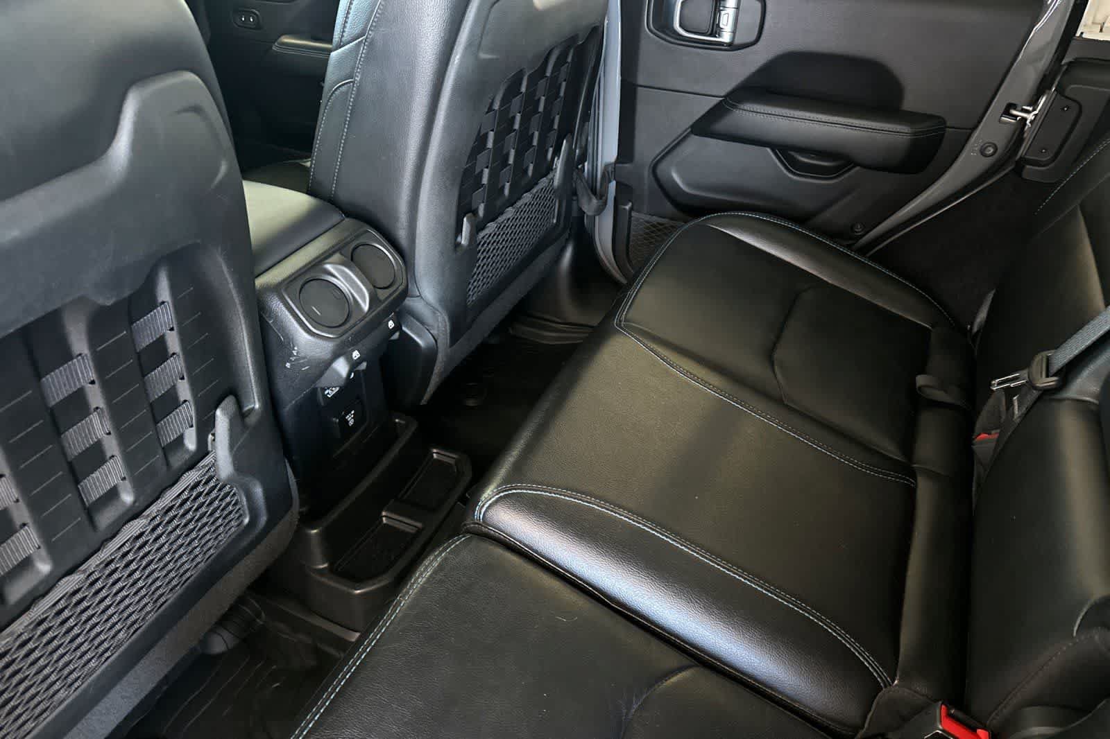 Used 2021 Jeep Wrangler Unlimited Rubicon 4xe w/ Cold Weather Group AWD/4WD image 4