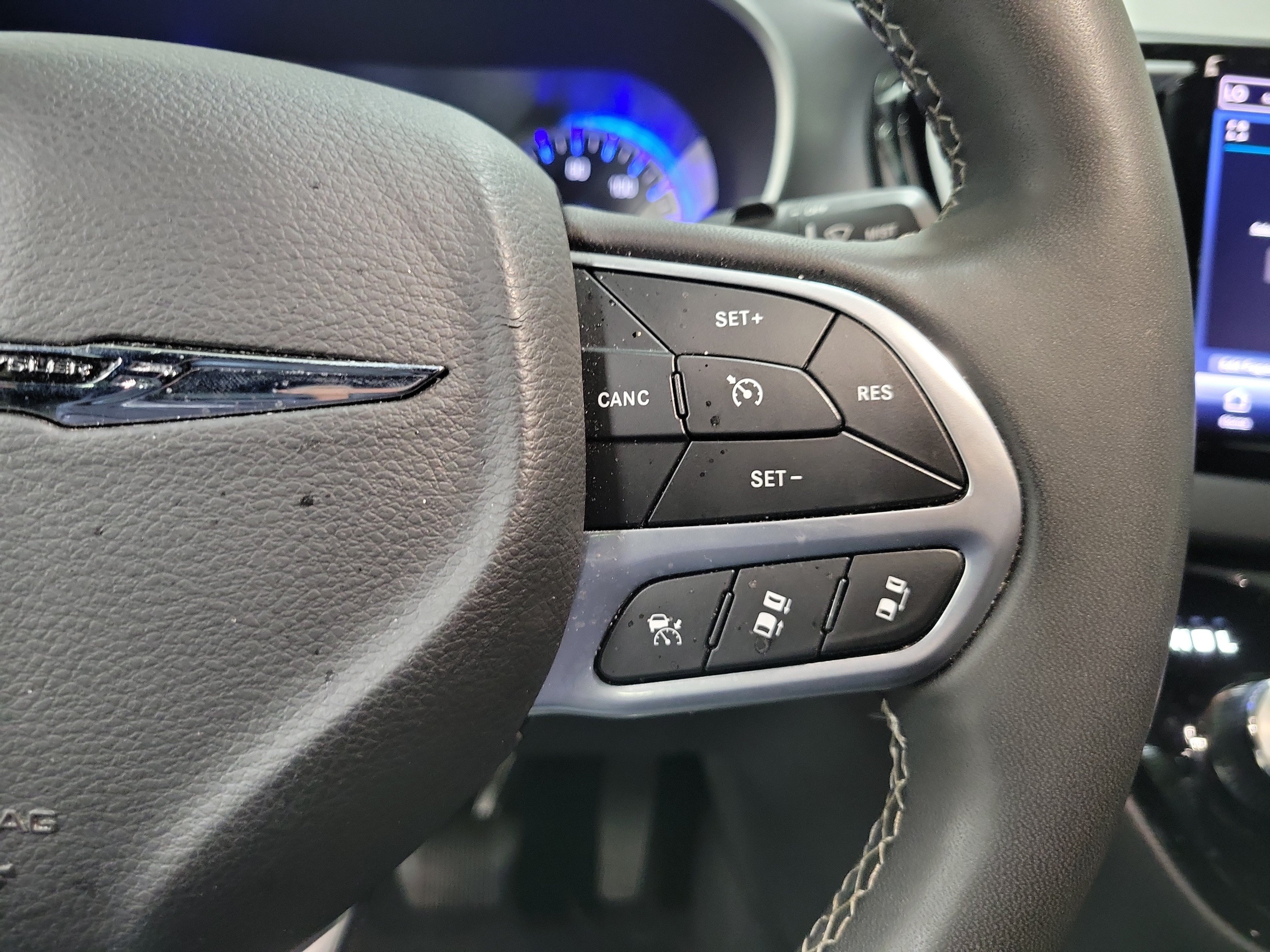 Used 2025 Chrysler Pacifica Select FWD image 26