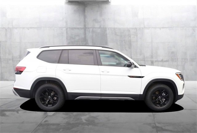 New 2025 Volkswagen Atlas Peak Edition SE image 5