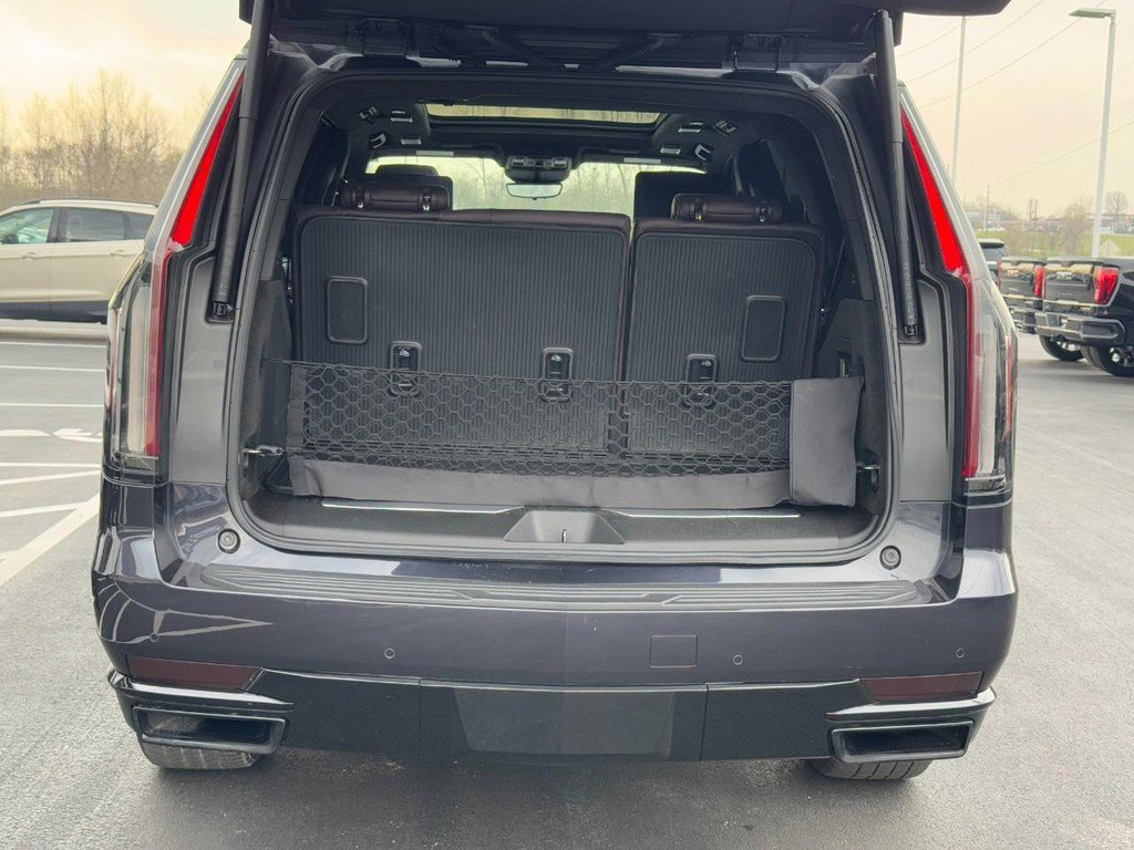 Used 2024 Cadillac Escalade Sport Platinum w/ LPO, ONYX Package image 7