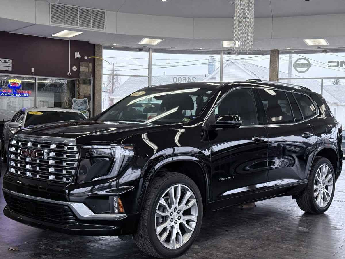 Used 2024 GMC Acadia Denali w/ Super Cruise Package FWD image 2